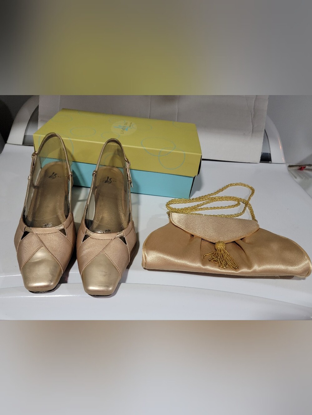 LifeStride Jill Gold Slingback Heels Size 8.5M with Matching Clutch